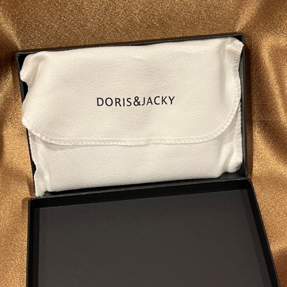 NIB Doris & Jacky Black Leather Billfold Wallet - Picture 6 of 9